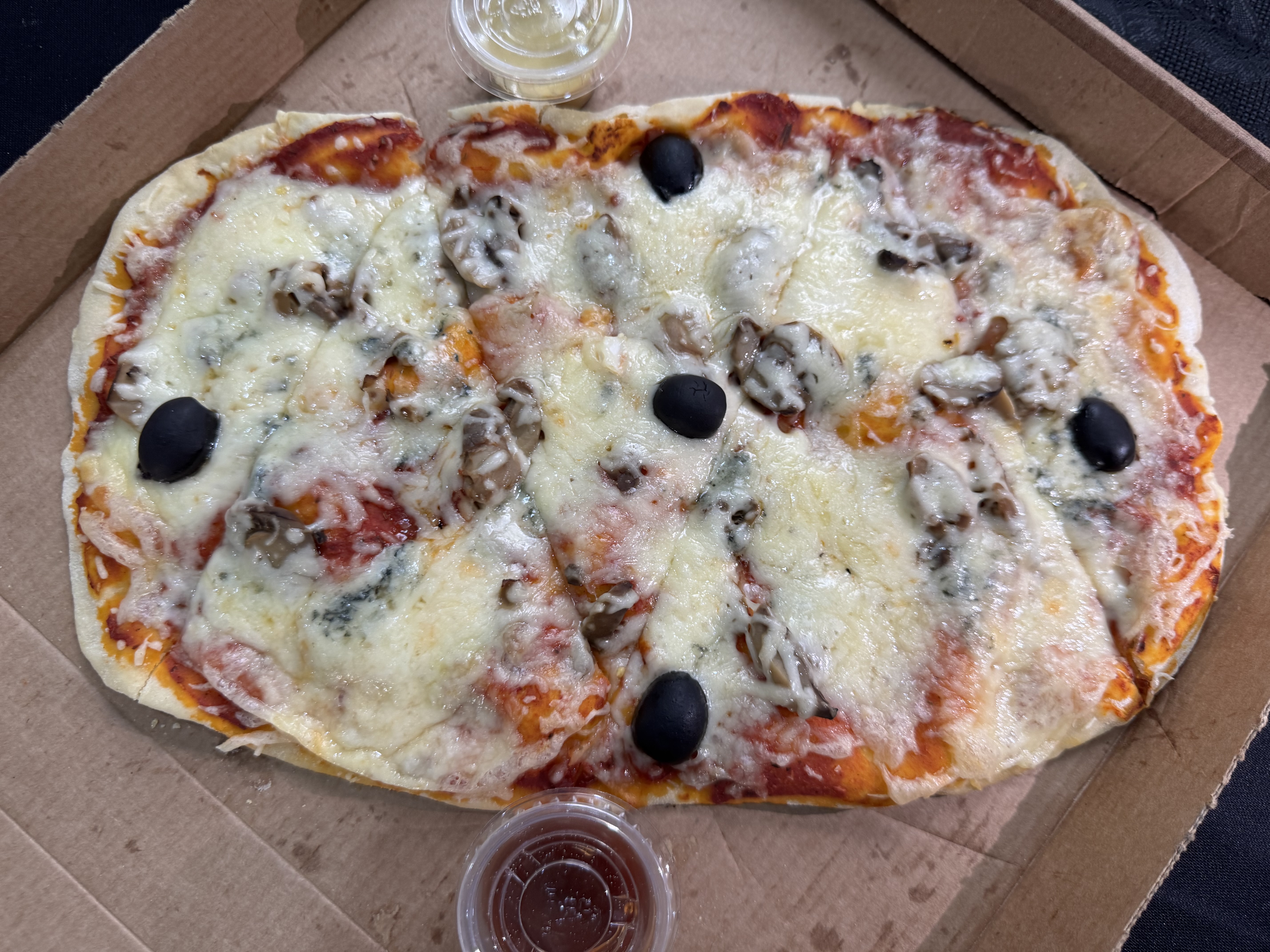 PIZZA AUX 3 FROMAGES